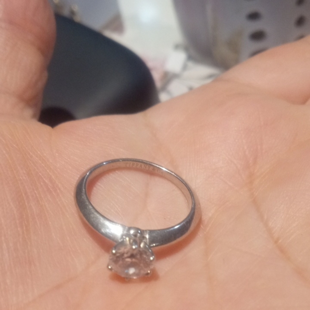 Elegant Silver Ring with Clear Gemstone